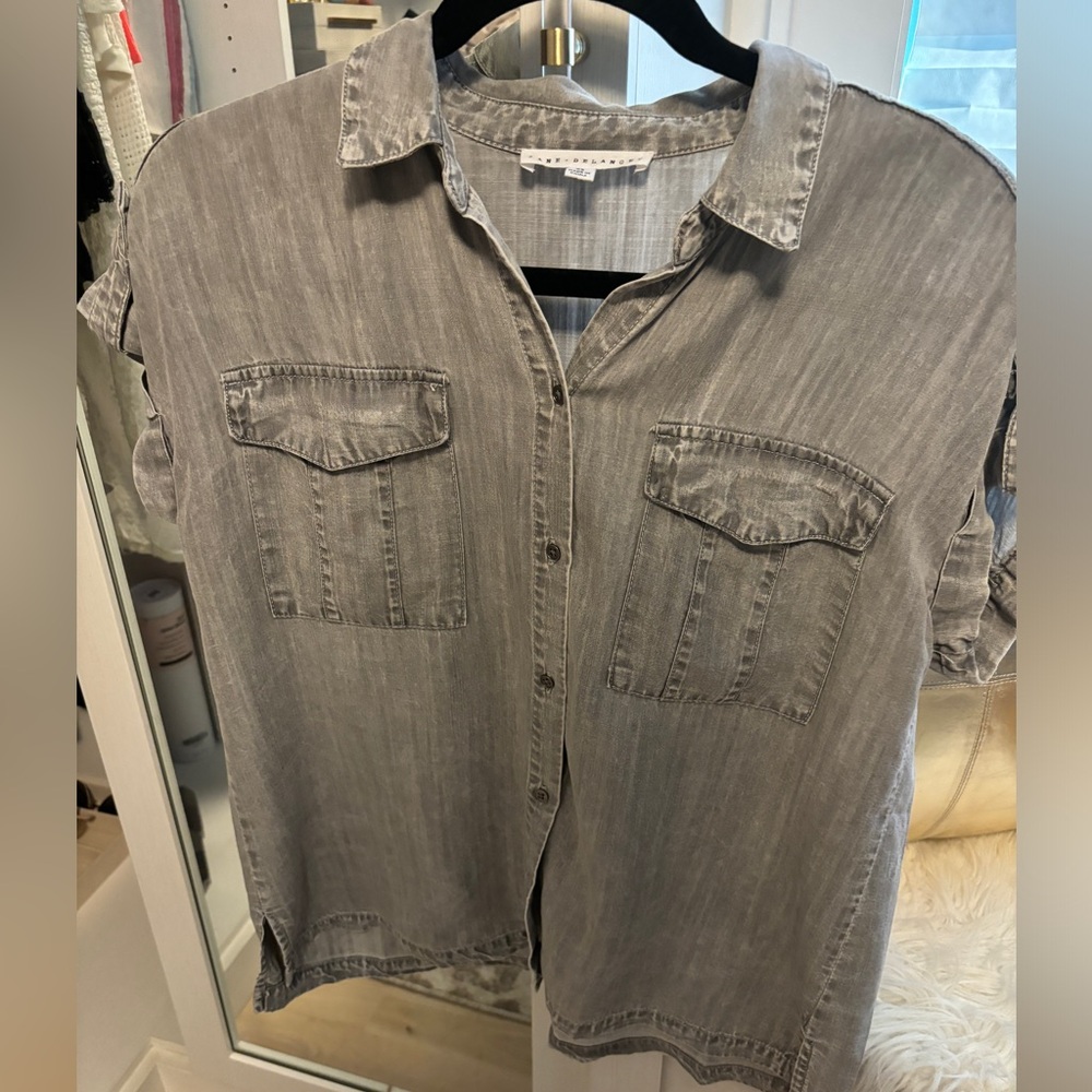 Jane and Delancey grey short sleeve denim button down